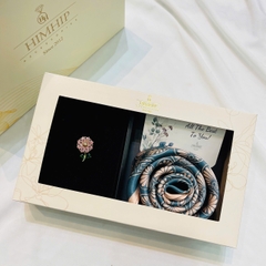 Set Quà HimHip Khăn Lụa Cao Cấp 53*53cm & Cài Áo Kèm Túi Hộp Thiệp - 1146