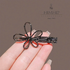 Kẹp Mái HimHip HKCC Hoa 5 Cánh Viền Phale Đen 6.4x3.7cm