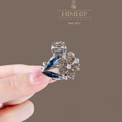 Kẹp Đỉnh HimHip Composite Hoa 5 Cánh Phối Lá Phale Lấp Lánh 2.8*3.2cm
