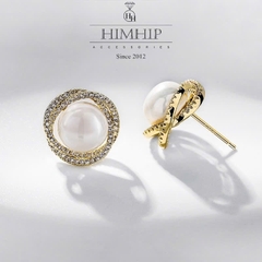 Khuyên Tai Nụ HimHip Nụ Trai Viền Xoắn Vàng Thanh Lịch HKCC Đính Phale, Ngọc Trai 1cm Phụ Kiện Áo Dài