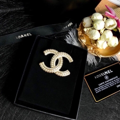 Trâm, Ghim Cài Áo Chanel Đá Phale Mix Ngọc Trai Cao Cấp 3.6*5cm