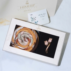 Set Quà HimHip Khăn Lụa Vuông 90*90cm & Cài Áo Kèm Túi Hộp Thiệp - 1162