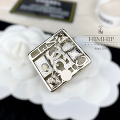 Trâm, Ghim Cài Áo HimHip Chữ X Hình Vuông Sang Trọng HKCC Đính Phale 3.5x3.5cm