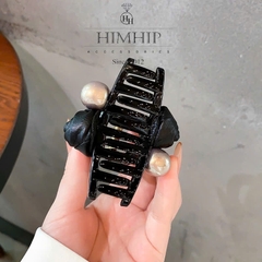 Kẹp Càng Cua HimHip Composite Đính Hạt Giả Trai Hoa Hồng Vải Sang Trọng 10 Răng 5.5x8cm