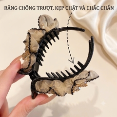 Kẹp Càng Cua HimHip Glass-filled Nylon Hoa Voan Viền Đen Gắn Nụ 3 Cánh 8x3cm