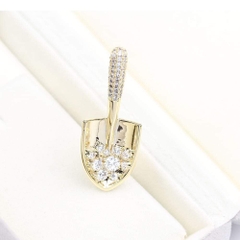 Trâm, Ghim Cài Áo HimHip Chiếc Xẻng Vàng Nhỏ Đáng Yêu HKCC Đính Phale 4*1,5cm