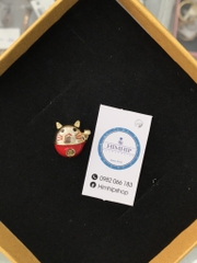 Pin Cài Áo HimHip Mèo Và Túi Thần Tài May Mắn HKCC Đính Phale 1,5cm