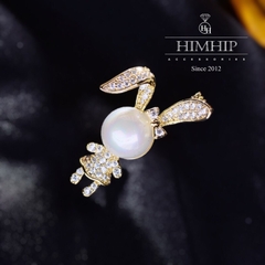 Trâm, Ghim Cài Áo HimHip Thỏ Con Mặt Trai Đáng Yêu HKCC Đính Phale 3,2*2cm
