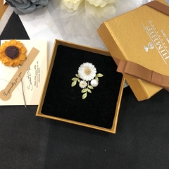 Trâm, Ghim Cài Áo HimHip Hoa Cúc Hoạ Mi Thanh Lịch HKCC Phối Trai 3*4cm