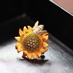 Trâm, Ghim Cài Áo HimHip Hướng Dương Mix Ong Nhỏ Đáng Yêu HKCC Đính Phale 3*3,5cm