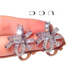 Khuyên Tai Nụ HimHip Nơ Xoắn Sang Trọng HKCC Đính Phale 2.5x2.5cm