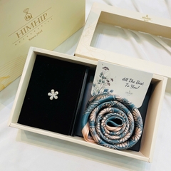 Set Quà HimHip Khăn Lụa Cao Cấp 53*53cm & Cài Áo Kèm Túi Hộp Thiệp - 1138