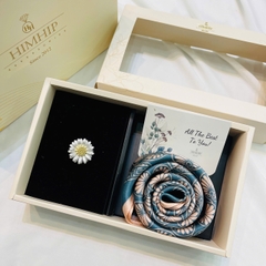 Set Quà HimHip Khăn Lụa Cao Cấp 53*53cm & Cài Áo Kèm Túi Hộp Thiệp - 1147