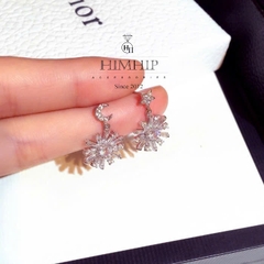 Khuyên Tai Ngắn HimHip Mặt Hoa Cúc Trăng Sao Sang Trọng HKCC Đính Phale 2x1.5cm