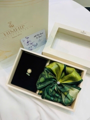 Set Quà 8/3 HimHip Khăn Lụa Tuban 126*7cm, Cài Áo & Cài Khăn Kèm Túi Hộp Thiệp - 397