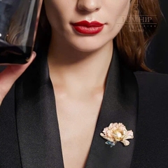 Trâm, Ghim Cài Áo HimHip HKCC Hoa Mẫu Đơn Phối Nụ Trai Thật 4*5.5cm