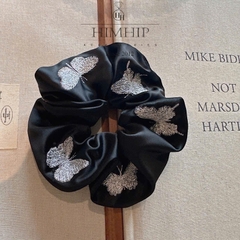 Scrunchies HimHip Thêu Họa Tiết Bướm Bạc Sang Trọng