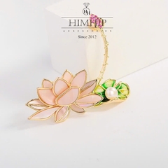 Trâm, Ghim Cài Áo HimHip HKCC Sen Hồng Phối Búp Sen Phale Đính Sương Trai Thật 4.5*4cm