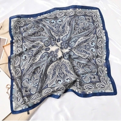 Set Quà HimHip Khăn Lụa Vuông 70x70cm & Cài Áo Kèm Túi Hộp Thiệp - 534