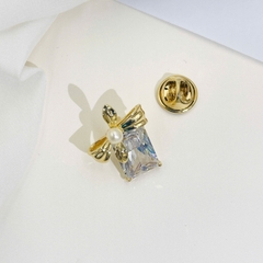 Pin Cài Cúc HimHip HKCC Hộp Quà Phale Nơ Nhỏ Gắn Nụ Trai Thật 1.9x2.4cm