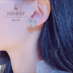 Khuyên Tai Nụ HimHip Chữ H Thanh Lịch HKCC Đính Phale 1x1cm - Trắng