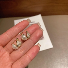 Khuyên Tai Nụ HimHip 2 Mặt Sang Trọng HKCC Đính Phale, Ngọc Trai 1*1cm