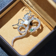 Trâm, Ghim Cài Áo Nam Nữ HimHip Rắn Mắt Xanh Phối Bướm Sang Trọng HKCC Mix Trai 3*5,5cm