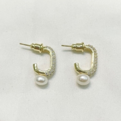 Khuyên Tai Ngắn HimHip Chữ C Sang Trọng HKCC Đính Phale, Ngọc Trai 0.5x2cm