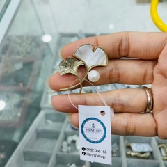 Trâm, Ghim Cài Áo Nhỏ HimHip Lá Bạch Quả Khảm Trai Sang Trọng HKCC Mix Trai 3*3,5cm