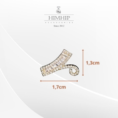 Pin Cài Áo HimHip Chữ V Cách Điệu Sang Trọng HKCC Đính Phale 1,3*1,7cm