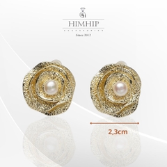 Khuyên Tai Nụ HimHip Mặt Hoa Hồng Vàng Sang Trọng HKCC Mix Ngọc Trai Thật 2.3x2.3cm
