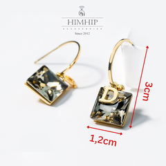 Khuyên Tai Ngắn HimHip Mặt Vuông Chữ D Sang Trọng HKCC Đính Phale 1.2x3cm