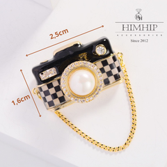 Trâm, Ghim Cài Áo HimHip Máy Ảnh Phối Dây Xích Xinh Xắn HKCC Mix Trai 2,5*1,6cm