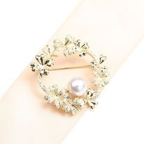 Trâm, Ghim Cài Áo HimHip Vòng Hoa Vàng Sang Trọng HKCC Mix Trai 4*4cm