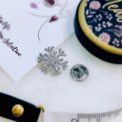 [Noel] Pin Cài Áo HimHip Hoa Tuyết 6 Cánh Sang Trọng HKCC Đính Phale 1.8 cm