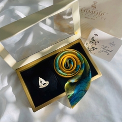 Set Quà HimHip 20/11 Khăn Lụa Cao Cấp 53*53cm & Cài Áo Kèm Túi Hộp Thiệp - 1116