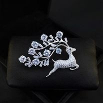 Trâm, Ghim Cài Áo HimHip Hươu Phối Cành Lá Độc Đáo HKCC Đính Phale 4*5 cm