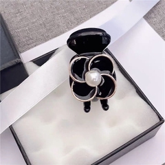 Kẹp Càng Cua HimHip Composite Mix Hạt Giả Trai Hoa 4 Cánh Thanh Lịch 3 Răng 3x5cm