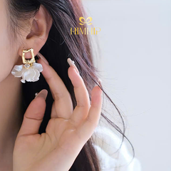 Khuyên Tai Ngắn HimHip HKCC Bạch Hoa Kim Khung 3.5x3,5cm