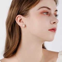 Khuyên Tai Nụ HimHip Nụ Trai Viền Xoắn Vàng Thanh Lịch HKCC Đính Phale, Ngọc Trai 1cm Phụ Kiện Áo Dài