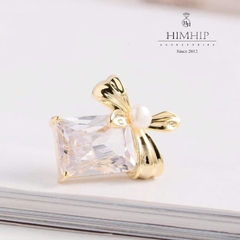 Pin Cài Cúc HimHip HKCC Hộp Quà Phale Nơ Nhỏ Gắn Nụ Trai Thật 1.9x2.4cm