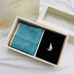 Set Quà HimHip 20/11 Khăn Lụa Dài & Cài Áo Kèm Túi Hộp Thiệp - 1121