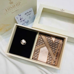 Set Quà HimHip 20/11 Khăn Lụa Tuban 95x10cm & Cài Áo Kèm Túi Hộp Thiệp - 1123