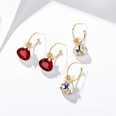 Khuyên Tai Ngắn HimHip Hoa 5 Cánh Sang Trọng HKCC Đính Phale1.5x2cm