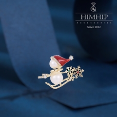 [Noel] Trâm, Ghim Cài Áo HimHip Người Tuyết Đội Mũ Đỏ Đáng Yêu HKCC Mix Trai 2,5*3,2cm