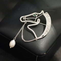 Trâm, Ghim Cài Áo HimHip HKCC Ngựa Tết Phale Phối Hạt Trai Thật 4.2*6.5cm