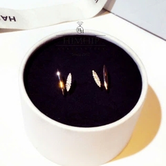 Khuyên Tai Nụ HimHip Mặt Hình Thoi Sang Trọng HKCC Đính Phale 2x1cm