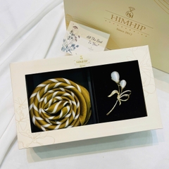 Set Quà HimHip Khăn Lụa Vuông 70*70cm & Cài Áo Kèm Túi Hộp Thiệp - 1132