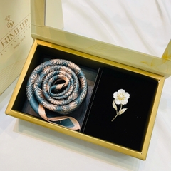 Set Quà HimHip Khăn Lụa Cao Cấp 53*53cm & Cài Áo Kèm Túi Hộp Thiệp - 1148