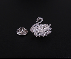Pin Cài Áo HimHip Thiên Nga Đen Trắng Thanh Lịch HKCC Đính Phale 2*2,5cm